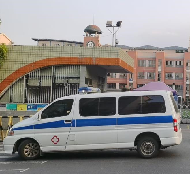 西乡塘救护车出租护送骨折病人一公里多少钱